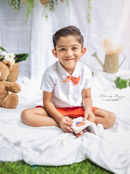A quiet moment with a teddy bear during an outdoor photoshoot. The natural setting provides a peaceful and beautiful backdrop.