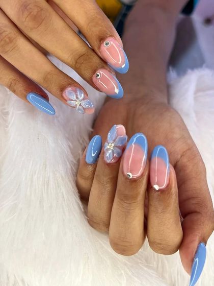 This design combines a sky blue color with delicate, translucent 3D flowers. A single rhinestone in the center of each flower adds a subtle, sparkling focal point.