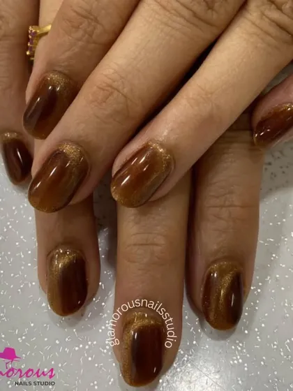 A warm and rich cat-eye effect in a beautiful brown shade, perfect for an elegant and understated look.