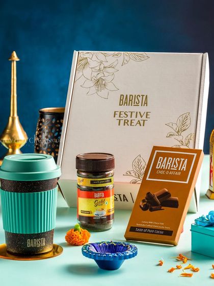A simple and elegant Barista gift set, featuring a reusable coffee cup, instant coffee, and chocolate.