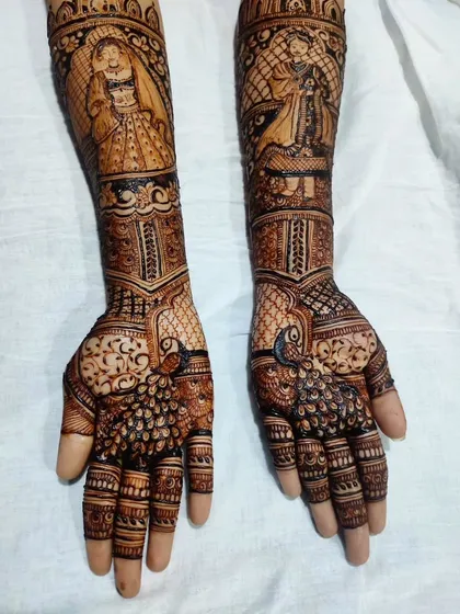 Another shot of the portrait henna, showing the consistency and detail in the figurative work.