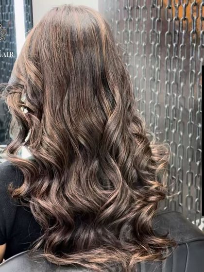 A fresh color with a glossy finish, because you’re meant to shine. This rich brown with soft curls is stunning.