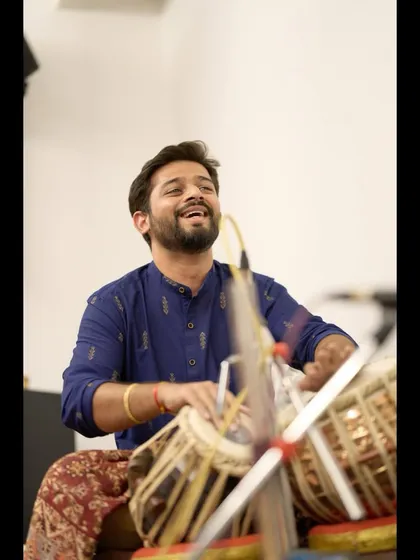 A throwback to a beautiful evening accompanying sitarist Ayan Sengupta. The joy and musical exchange during such baithaks are truly special.