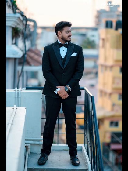 A duplicate of 293, a confident full-length portrait of the groom.