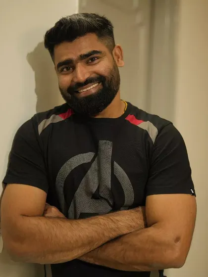 A warm smile is the universal language of kindness. While I am serious about technique, our sessions are built on positive energy and mutual respect. I am here to support you on your fitness journey.