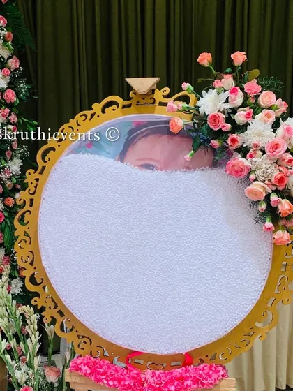 A creative name reveal board for a naming ceremony. The baby's picture is gradually revealed from behind a layer of white beads, adding a touch of magic to the special moment.
