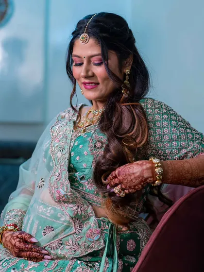 The perfect soft glam for a beautiful mom-to-be. For her baby shower, we created a fresh and radiant look with a pop of pink on the eyes and lips to celebrate her special glow.