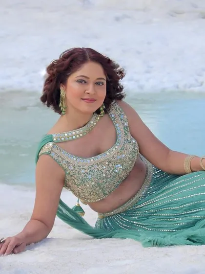 A final beautiful portrait from this stunning snowy lehenga shoot.