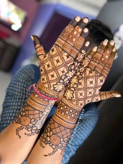 This design combines the beauty of lotus flowers with the intricacy of grid patterns, creating a balanced and modern bridal look.