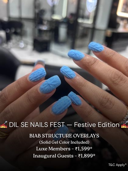 A cozy and unique design on BIAB structure overlays. This look features a 3D cable-knit sweater texture in a lovely sky blue, showcasing how BIAB can support creative and textured art.