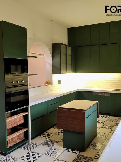 Spacious U-Shape & Island Layouts photo 3