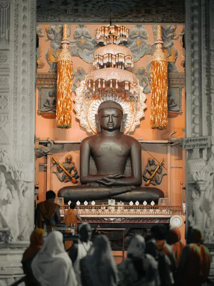 The magnificent statue of Bade Baba at Kundalpur. This is where my journey began, and his blessings are what I carry with me everywhere.