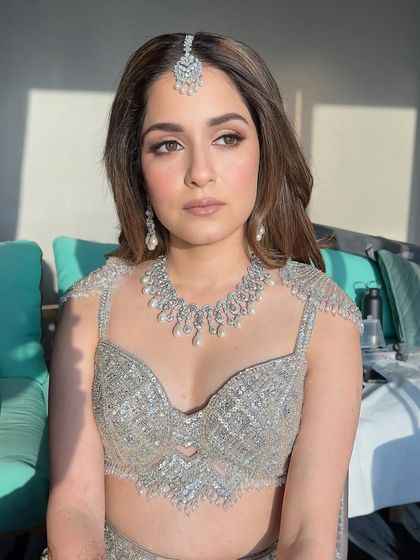 Another angle of this sun-kissed look. The light catches the highlighter on her cheekbones, creating an angelic glow that is simply breathtaking.