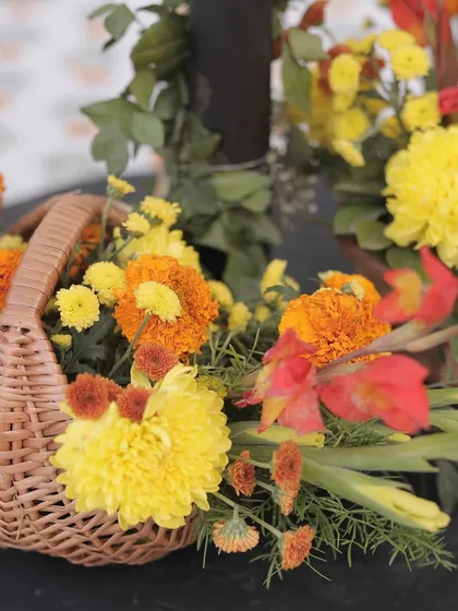 Another detail of the beautiful, rustic floral arrangements used throughout the Haldi decor.