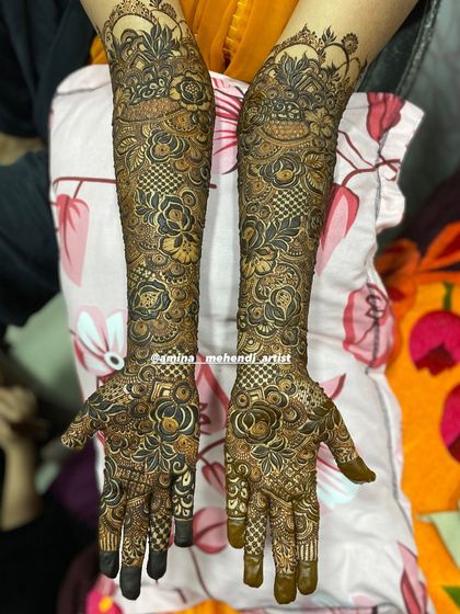 This design features a lovely mix of roses and other floral elements, creating a garden-like effect on the arms.