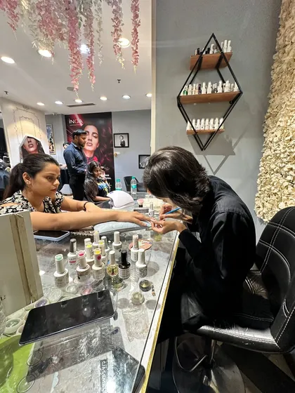 Another angle of the nail art station, showing the clean and organized workspace I maintain. A hygienic environment is one of my top priorities.