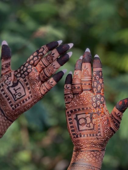 For this engagement, I created custom square blocks containing the couple's initials. It's a modern take on personalization, set against a backdrop of classic jaali and floral work.