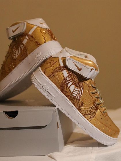 Another angle of the custom golden dragon AF1 mids. The glitter catches the light beautifully, making the intricate dragon design really stand out.