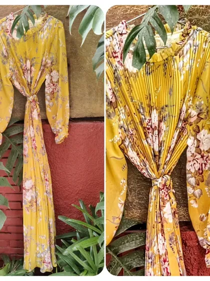 A beautiful free-size crinkled long dress in a cheerful yellow floral print. This piece is permanent press and machine washable, making it a fantastic, low-maintenance option for travel or casual wear.