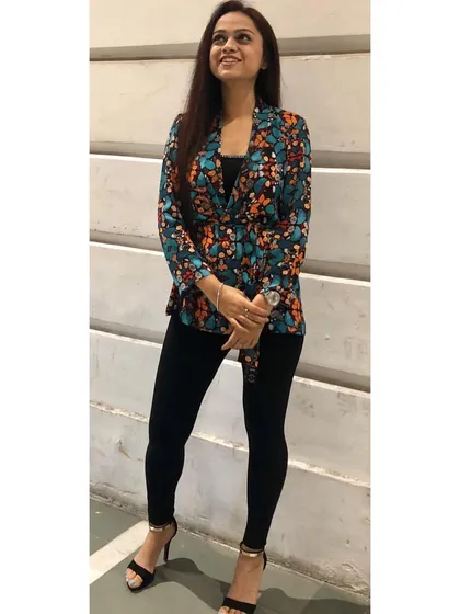 Great style isn't just for big events. I designed this floral Modal Cotton top to be a chic and comfortable smart casual piece. It features elegant shawl lapels and a matching fabric belt that cinches the waist, creating a defined shape without being distracting. This is a perfect example of how I design everyday pieces that accentuate your best features.