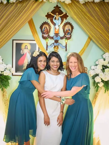 A happy bride with her bridesmaids. I designed their hair accessories and wrist corsages to match their teal dresses, ensuring a cohesive look for the bridal party.
