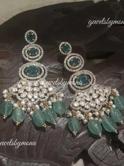 A closer look at the stunning polki and green bead chandelier earrings. The intricate setting of the polki stones and the cascading beads create a look of pure luxury.