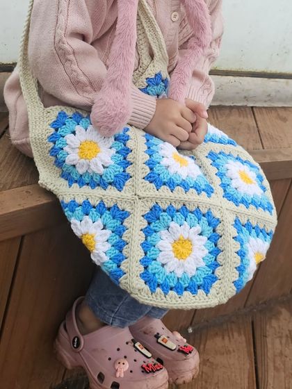 Even my little model loves the Daisy Tote bag. It’s spacious enough to be a daily carryall but cute enough to make a statement. Perfect for any age.
