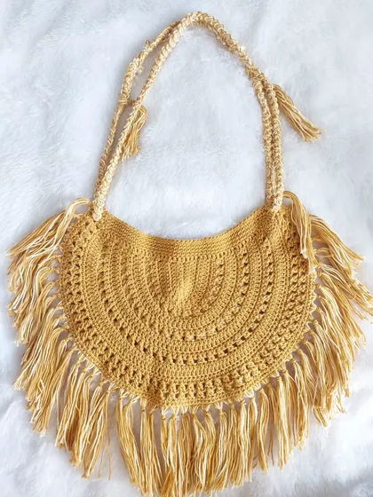 A flat-lay of another version of the Callaia Bag, showing how different yarn colors can change the look.