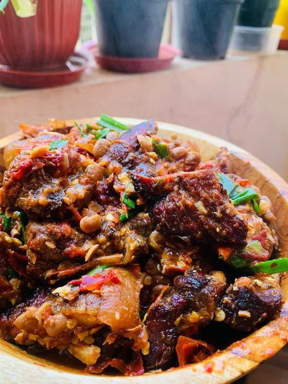 Another beautiful shot of my smoked pork with axone, with my garden plants in the background.