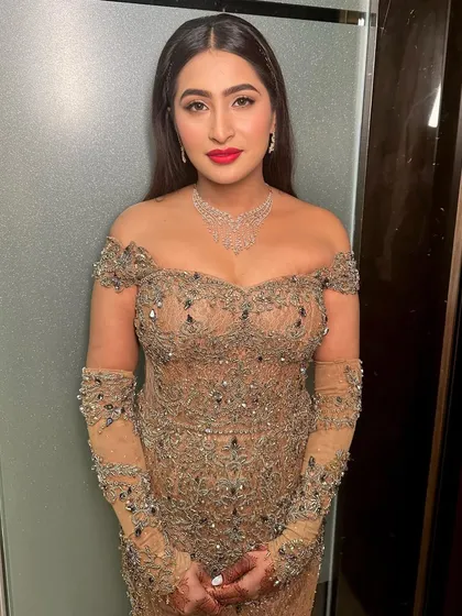 A classic cocktail look never goes out of style. I paired a bold red lip with clean, defined eyes for a timeless and confident statement, perfect for an evening of celebration.