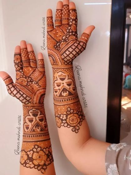 Intricate Bridal Mehndi photo 23
