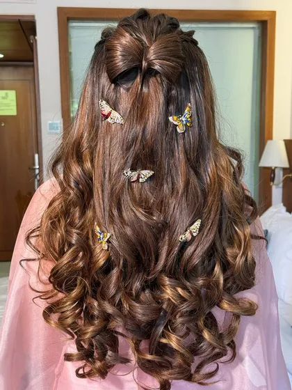 A detailed look at the butterfly-adorned hairstyle, a unique and playful choice for a fun-loving bride's Haldi function.