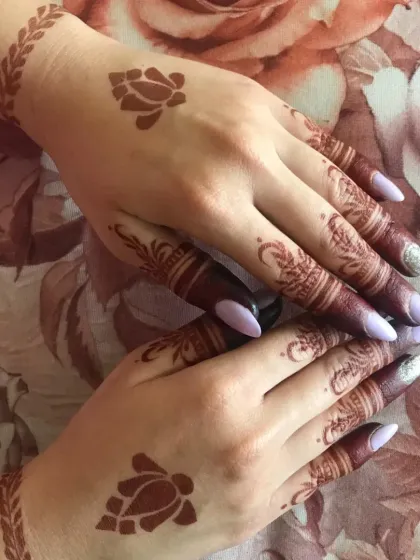 Simple & Chic Mehndi photo 14