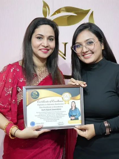 Another student receives her Diploma in Advance Aesthetics. It's a pleasure to see her hard work culminate in this achievement.
