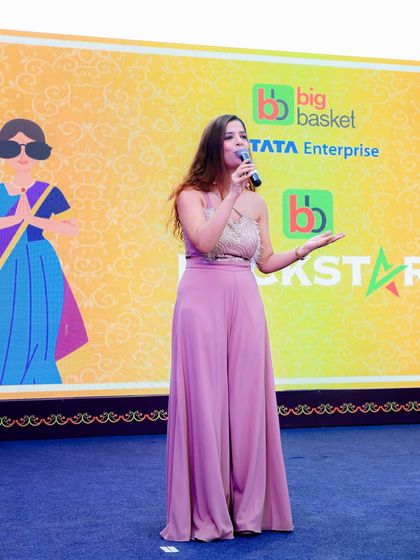 Addressing the crowd at the outdoor Big Basket event.