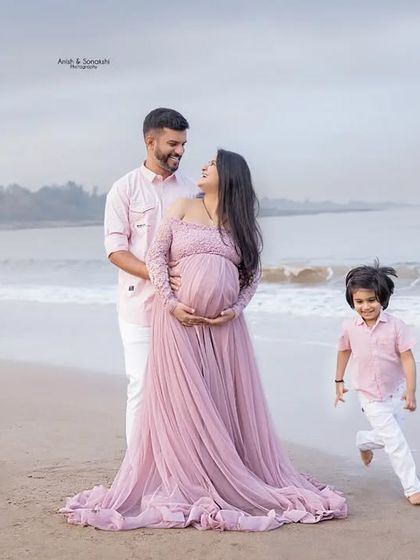 A beautiful family portrait on the beach. The way big brother runs into the frame with a huge smile captures the chaotic, beautiful reality of family life. We love these unscripted moments!