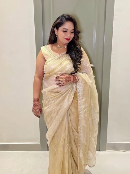 Another angle of this glamorous look.