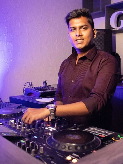 The DJ & The Decks photo 24