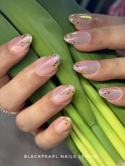 A chic design featuring gumgel extensions with a chrome glow and a hint of sparkle. This set has a "I want her nails" vibe, combining a mirror-like shine with subtle glitter for a modern look.