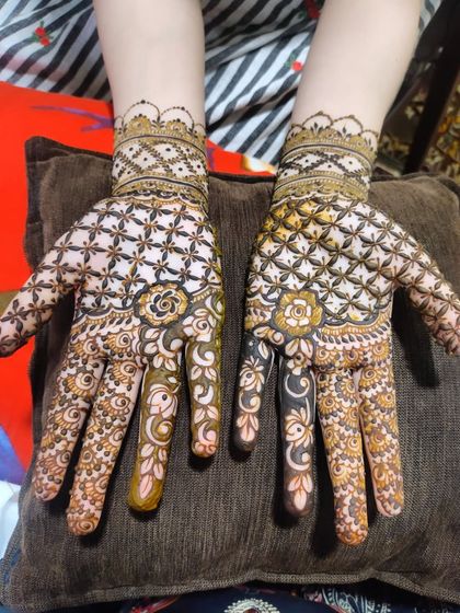 Hajira Mehendi Artist - Mehndi Artist Services Modern & Minimalist Designs photo 68