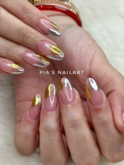 Can't decide between gold and silver? Why not have both? This design features abstract dual chrome art for a modern, metallic look.