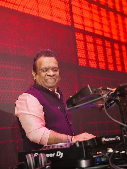 Ivan Nilkon - Live DJ Services Behind The Decks photo 11