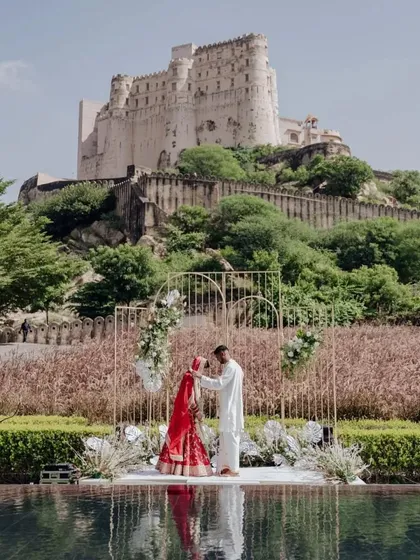 A moment of pure royalty. For this wedding at Alila Fort Bishangarh, I ensured the grandeur of the location was matched by the intimacy of the ceremony, creating a timeless memory against a historic backdrop.