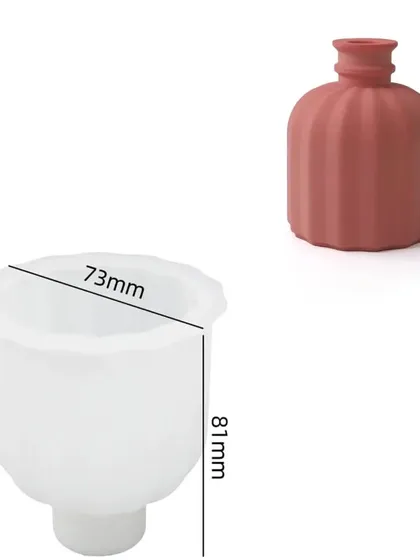 This vase-shaped silicone mould is perfect for creating elegant containers or unique pillar candles. The dimensions are clearly shown, helping you plan your project accurately.