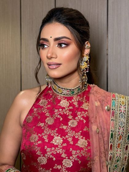 A close up on the eye makeup. The soft pink tones make her eyes look bright and beautiful.