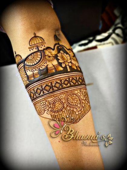 A close up of a bridal arm band featuring a royal elephant. The detail in the elephant's decoration is a testament to our intricate work.