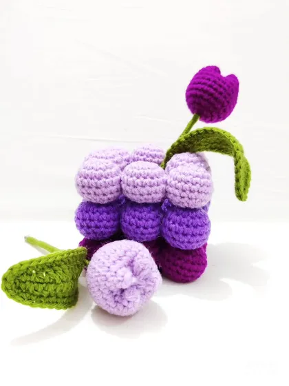 A deconstructed view of the tulip pot, showing one of the tulips lying next to the bobble pot.