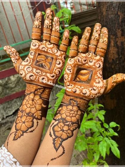 This unique design for a guest features symbolic motifs in frames on the palms, paired with a floral vine pattern on the wrists. It's a great conversation starter.