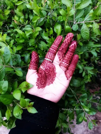 The same party henna design, showing how beautifully the stain stands out against a natural backdrop.