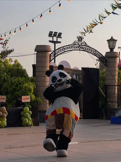 From a toucan perched on a jeep to a friendly panda mascot greeting guests, our attention to detail and interactive elements make our themed parties truly special.